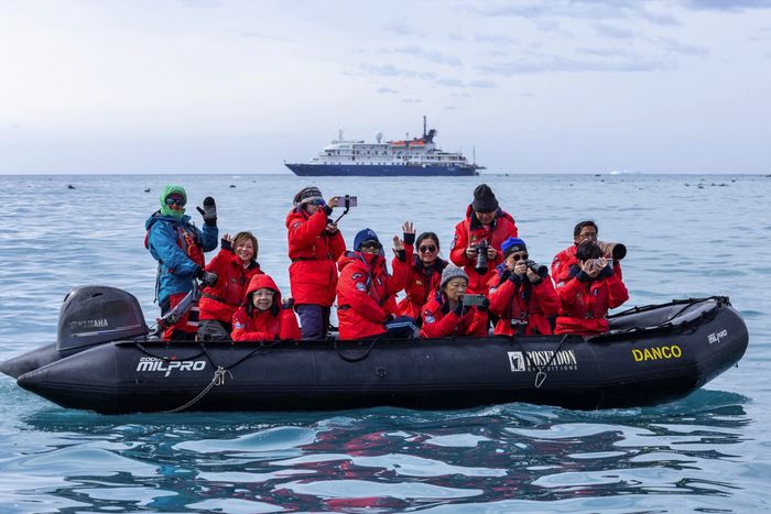 Shore excursions and activities on m/v Sea Spirit